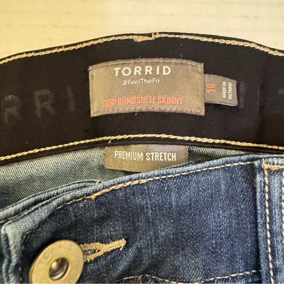 Torrid #Feel The Fit Crop BombShell Skinny Blue Jeans - Picture 5 of 7